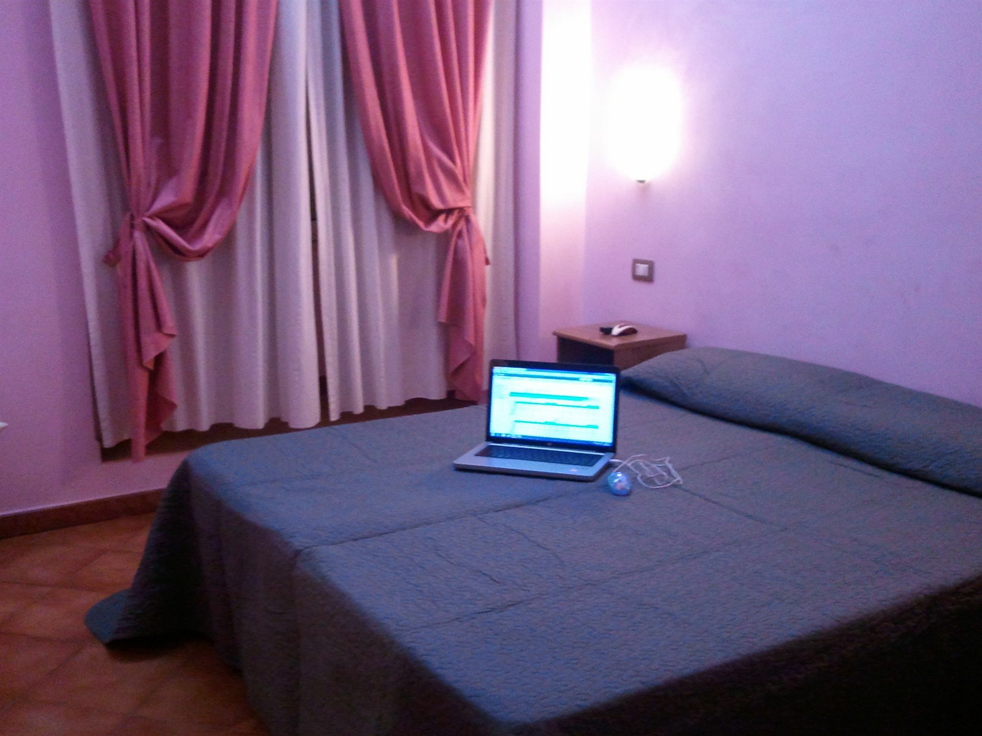 Isabel Guest House Рим Екстериор снимка